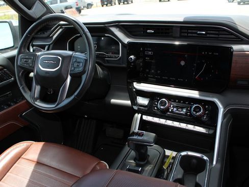 Used 2023 GMC Sierra 1500 Denali Ultimate AWD/4WD image 8