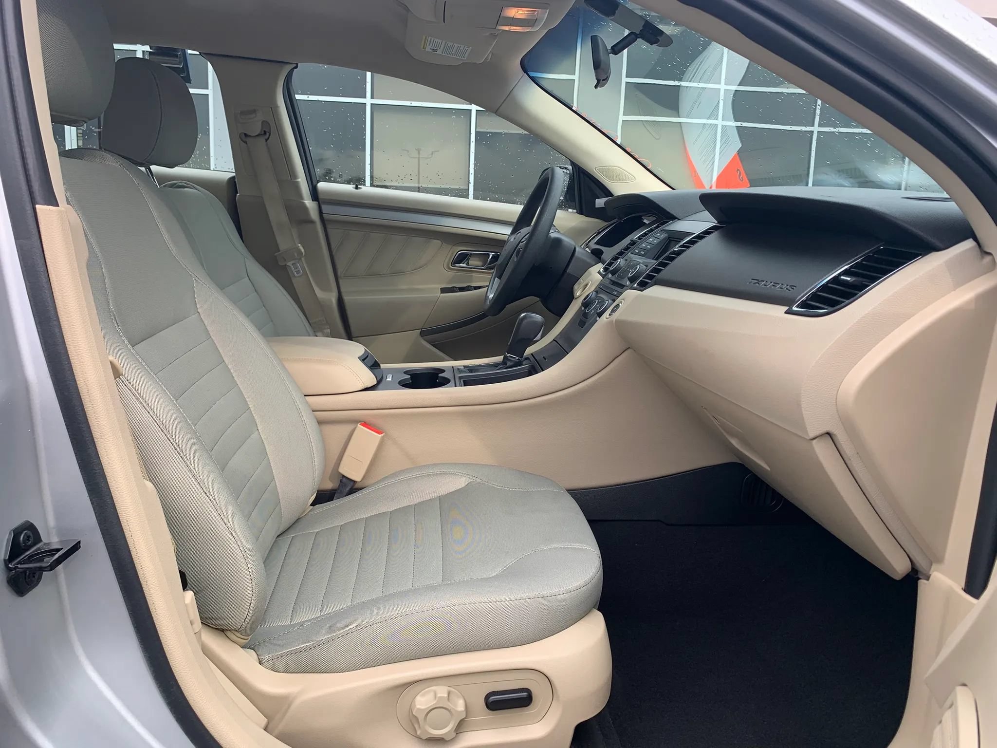 Used 2019 Ford Taurus SE FWD image 22