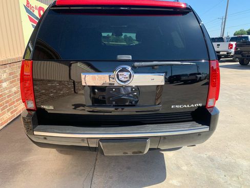 Used 2011 Cadillac Escalade Luxury RWD image 19