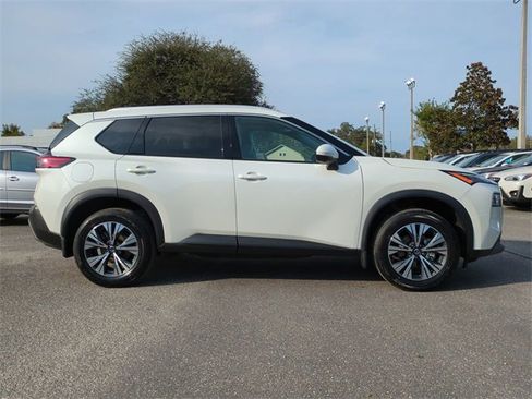Used 2021 Nissan Rogue SV w/ Premium Package image 3