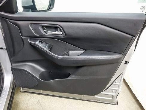 Used 2024 Nissan Rogue SV image 27