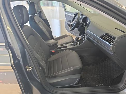Used 2024 Volkswagen Jetta SE FWD image 17
