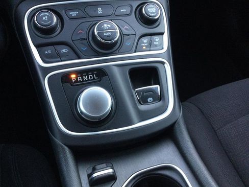 Used 2015 Chrysler 200 Limited w/ Convenience Group image 14