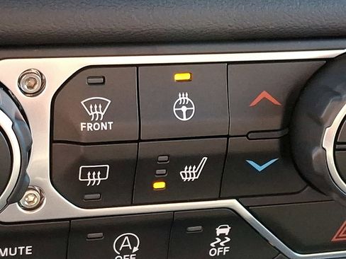 Used 2024 Jeep Wrangler Unlimited Rubicon w/ Safety Group image 25