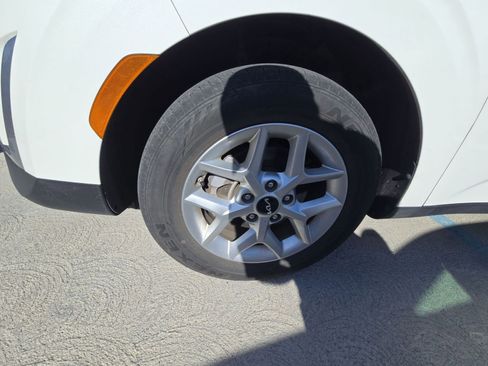 Used 2025 Kia Soul LX w/ LX Technology Package image 10