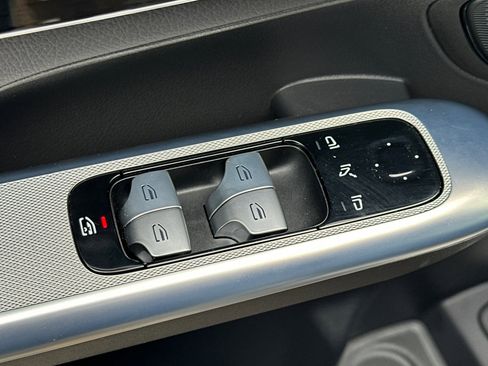 Used 2025 Mercedes-Benz GLC 300 4MATIC image 21