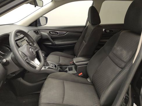 Used 2020 Nissan Rogue S FWD image 17