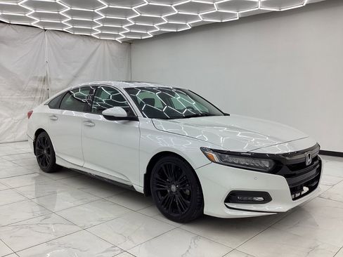 Used 2018 Honda Accord Touring image 7