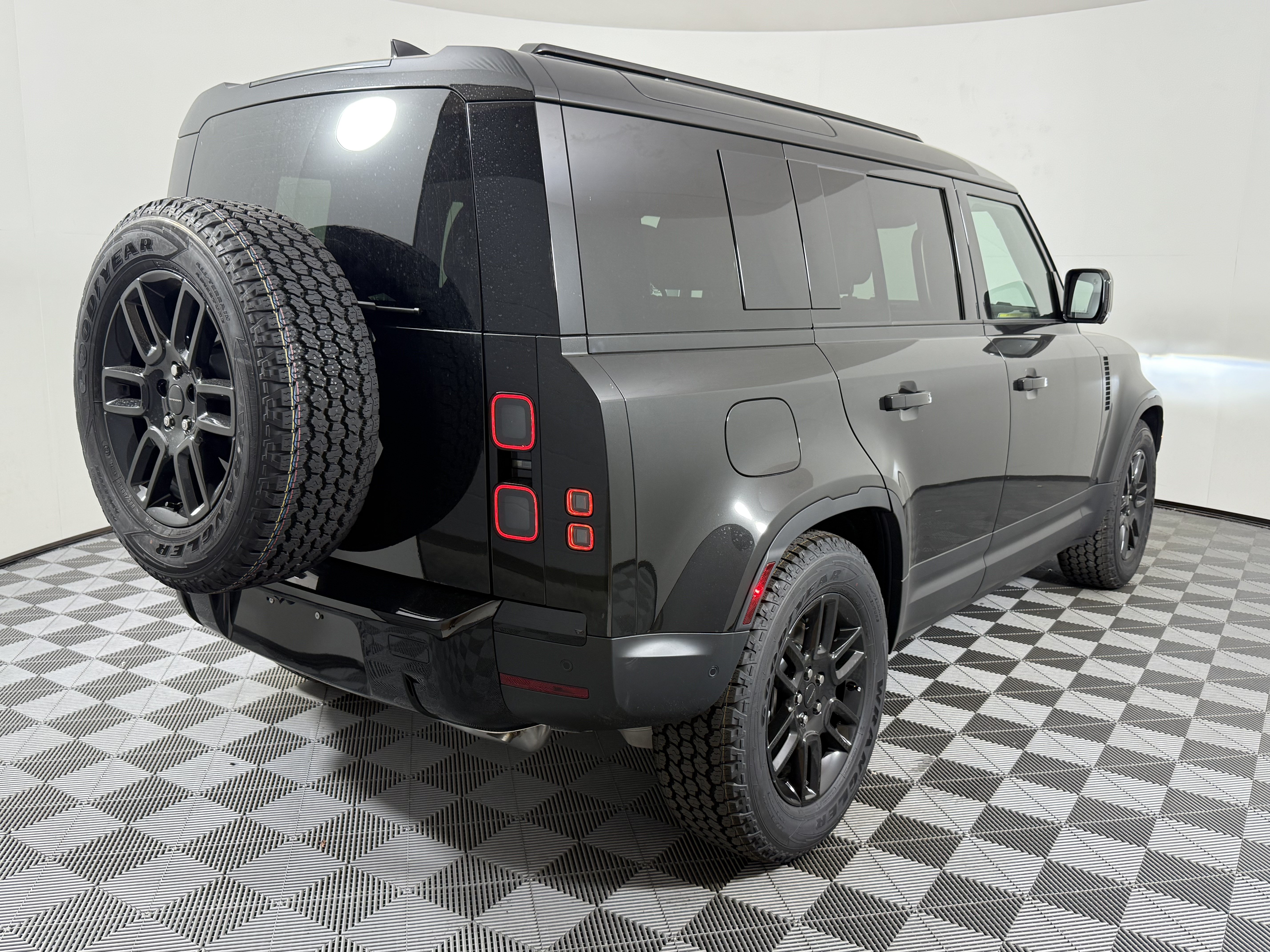 New 2026 Land Rover Defender 110 S AWD/4WD image 7