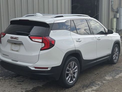 Used 2022 GMC Terrain SLT FWD image 2
