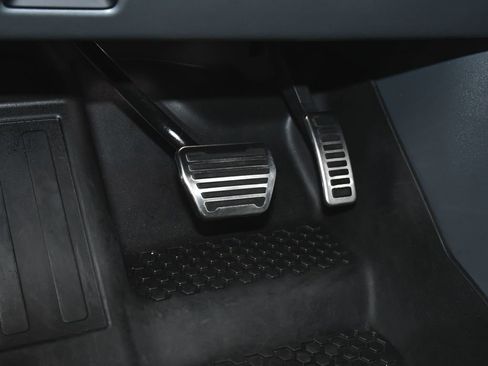 Used 2023 Land Rover Defender 110 X-Dynamic SE image 20