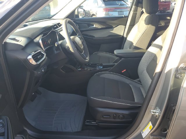 Used 2023 Chevrolet TrailBlazer LT w/ LPO, Blackout Package FWD image 18