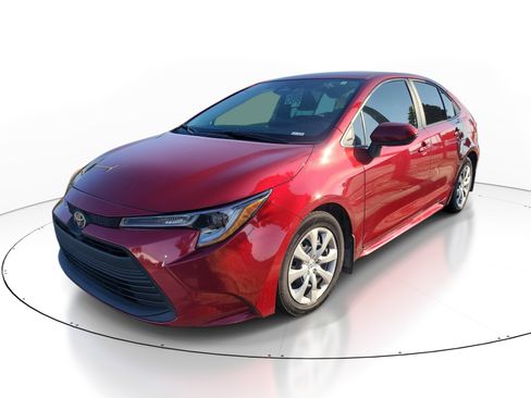 Used 2025 Toyota Corolla LE FWD image 3