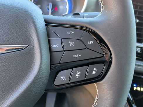 New 2026 Chrysler Pacifica Select w/ S Appearance Package image 18