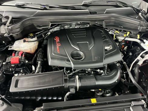 Used 2022 Alfa Romeo Stelvio Ti image 36