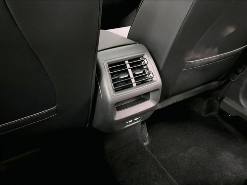 New 2026 Volkswagen Tiguan SE image 16