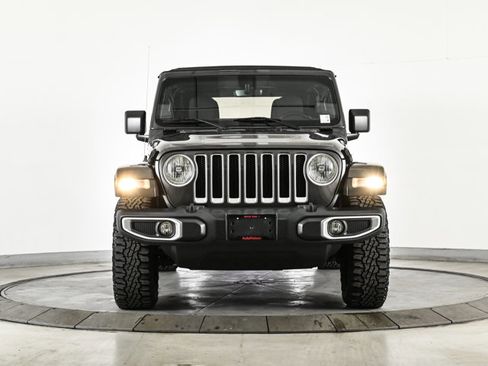 Used 2018 Jeep Wrangler Unlimited Sahara image 2
