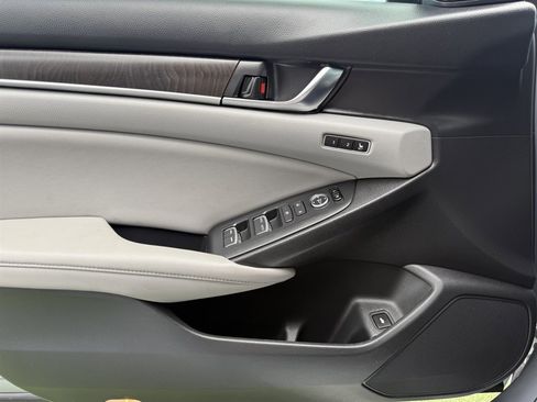 Used 2018 Honda Accord Touring image 33