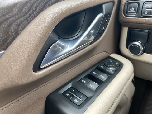 Used 2021 GMC Yukon XL Denali w/ Denali Premium Package image 27