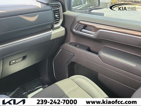Used 2025 Chevrolet Silverado 1500 LT w/ Protection Package AWD/4WD image 17