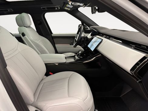 Used 2025 Land Rover Range Rover Sport SE image 15