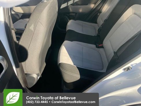 Used 2025 Hyundai Venue SEL image 24