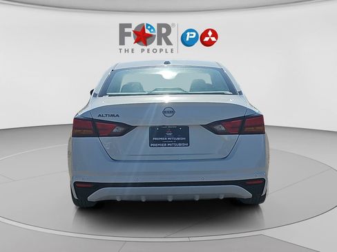 Used 2025 Nissan Altima 2.5 SV FWD image 9