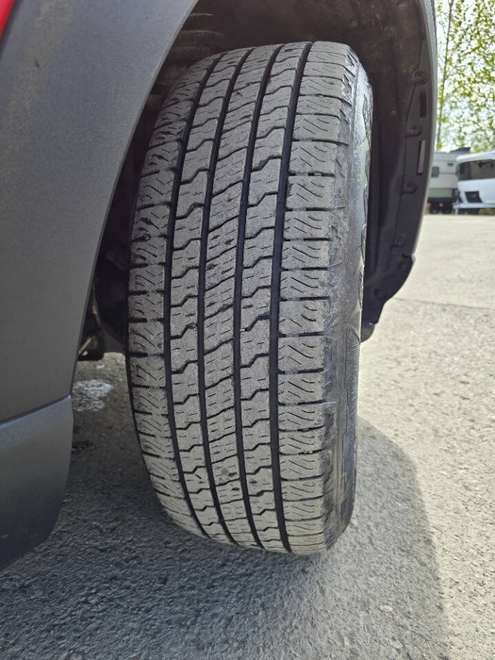 Used 2021 Ford Explorer XLT w/ Equipment Group 202A AWD/4WD image 13