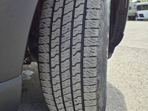 Used 2021 Ford Explorer XLT w/ Equipment Group 202A AWD/4WD image 13