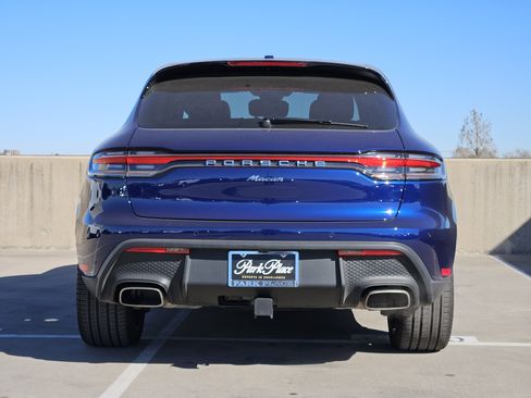 Certified 2025 Porsche Macan image 7