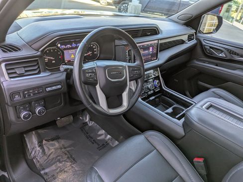 Used 2021 GMC Yukon Denali w/ Denali Premium Package image 15