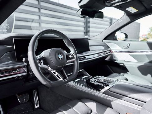 Used 2024 BMW 760i xDrive image 2