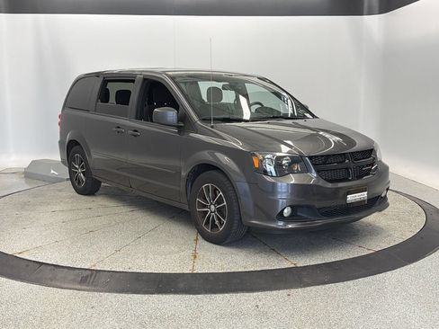 Used 2015 Dodge Grand Caravan SXT w/ Blacktop Package FWD image 9