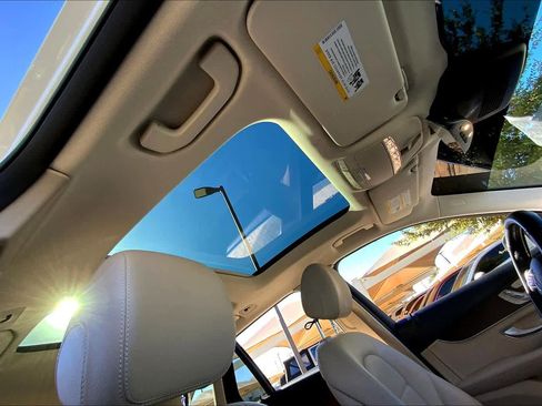 Used 2021 Mercedes-Benz GLC 300 4MATIC image 13