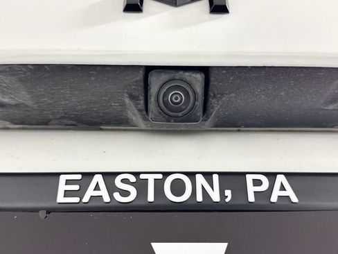 Used 2025 Toyota Camry SE FWD image 19