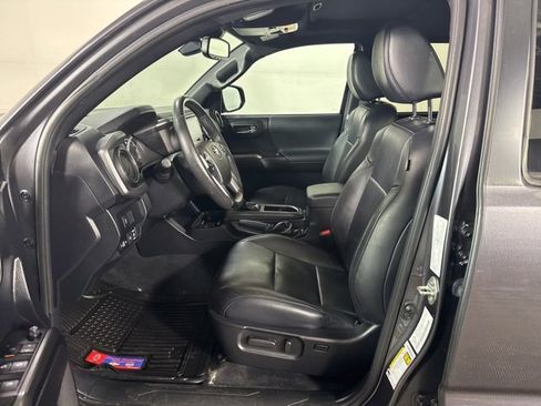 Used 2020 Toyota Tacoma w/ TRD Off-Road Package image 15