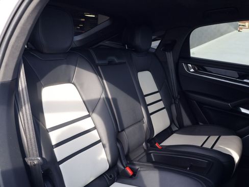 Certified 2025 Porsche Cayenne Turbo w/ Technology Package AWD/4WD image 23