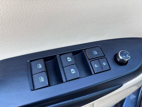 Used 2019 Toyota Highlander XLE FWD image 15