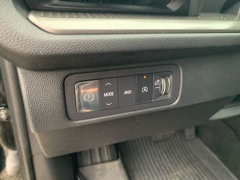 Used 2025 Chevrolet Traverse LT w/ Driver Confidence Package image 19