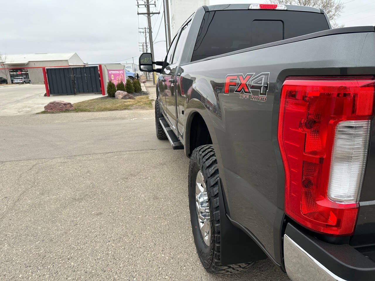 Used 2017 Ford F250 Lariat w/ FX4 Off-Road Package AWD/4WD image 21