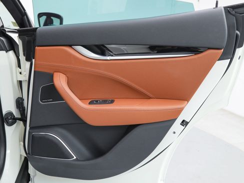 Certified 2022 Maserati Levante Modena image 16