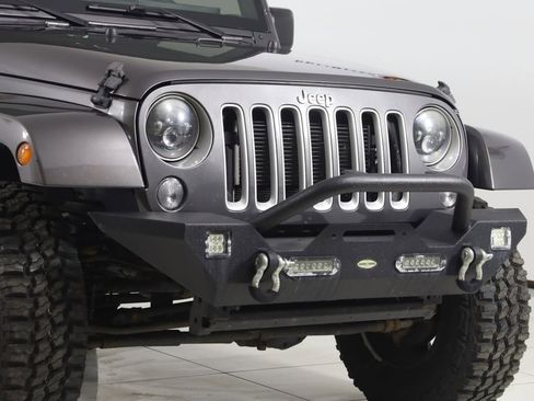 Used 2016 Jeep Wrangler Unlimited Sahara w/ Dual Top Group AWD/4WD image 32