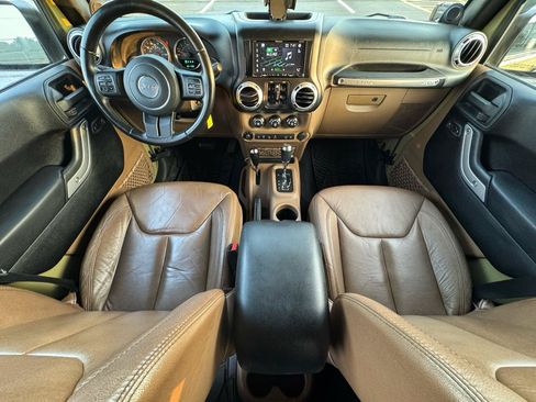 Used 2013 Jeep Wrangler Unlimited Rubicon w/ Connectivity Group AWD/4WD image 15