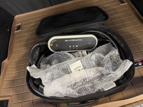 Used 2024 Porsche Macan 4 Electric image 44