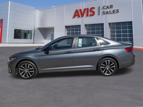Used 2025 Volkswagen Jetta SE image 10