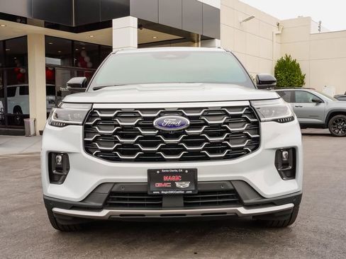 Used 2025 Ford Explorer Platinum w/ Ultimate Package image 4
