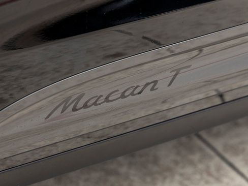 Certified 2023 Porsche Macan Turbo image 17