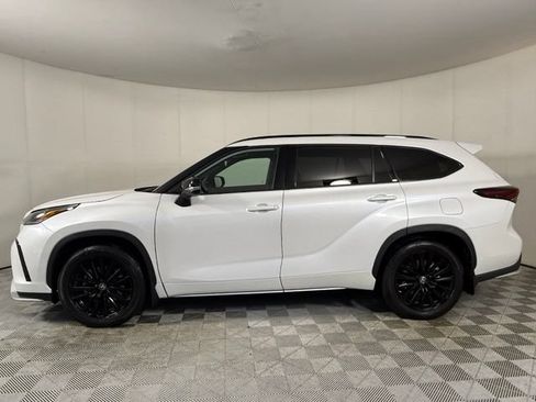Used 2024 Toyota Highlander XSE FWD image 3