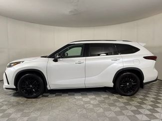 Used 2024 Toyota Highlander XSE FWD video 3