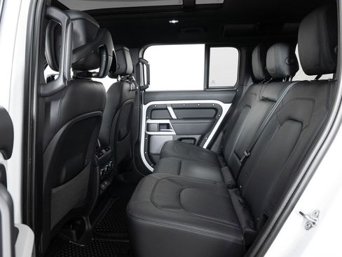 Used 2024 Land Rover Defender 110 SE image 17